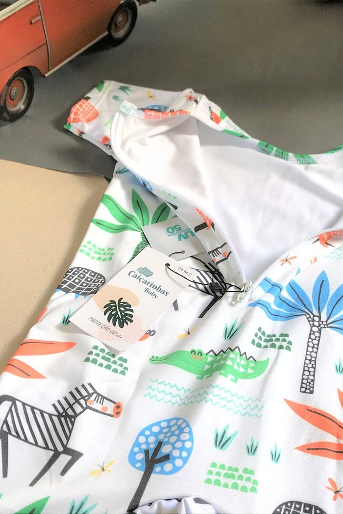 Macacão Praia Bebê Proteção Solar UV 50+ Manga Curta Branco Safari