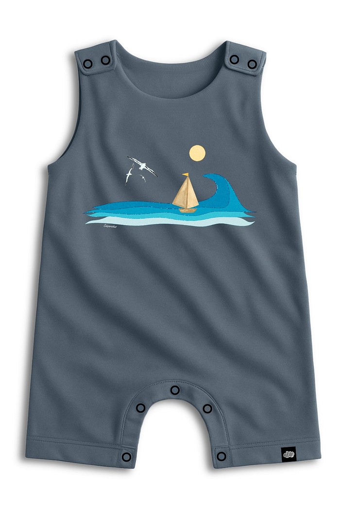 Macacão Bebê Regata Curto Cinza Veleiro no Oceano