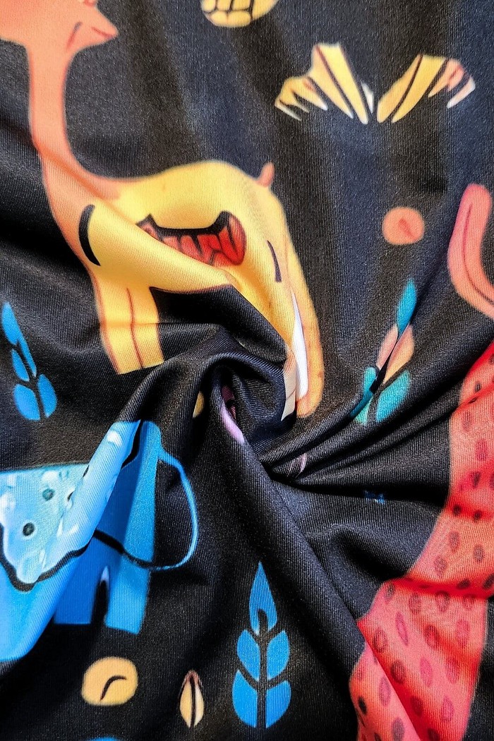 Camisa Infantil Proteção Solar UV 50+ Preto Animais Abstratos