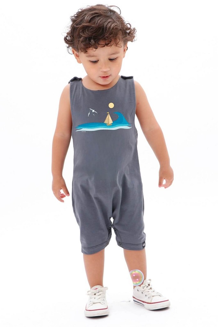 Macacão Bebê Regata Curto Cinza Veleiro no Oceano