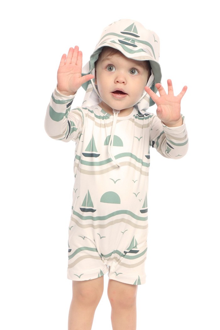 Macacão Praia Bebê Proteção Solar UV 50+ Manga Longa Off White Barquinhos
