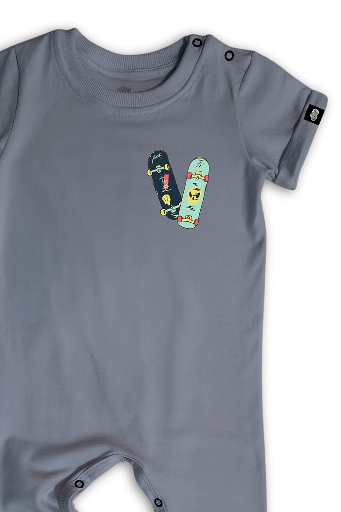 Macacão Bebê Longo Manga Curta Cinza Skateboard