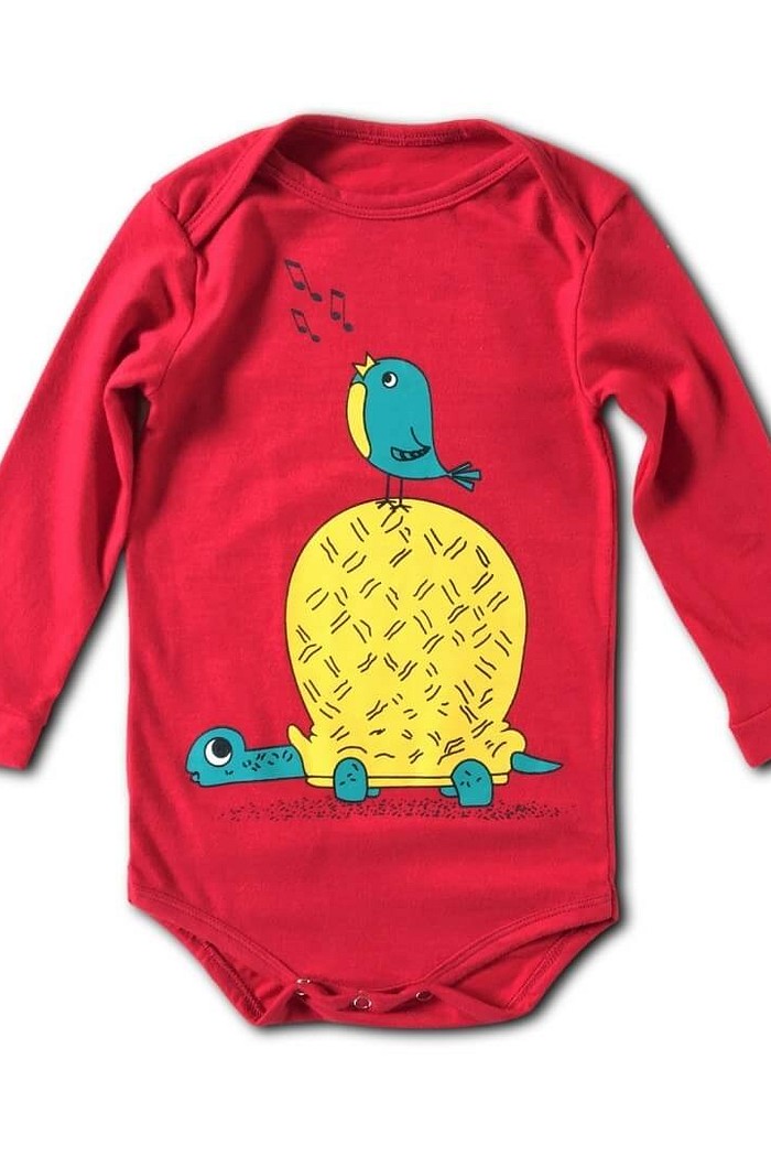 Body Bebê Manga Longa Vermelho Tartaruga e Passarinho Algodão Sustentável Macio