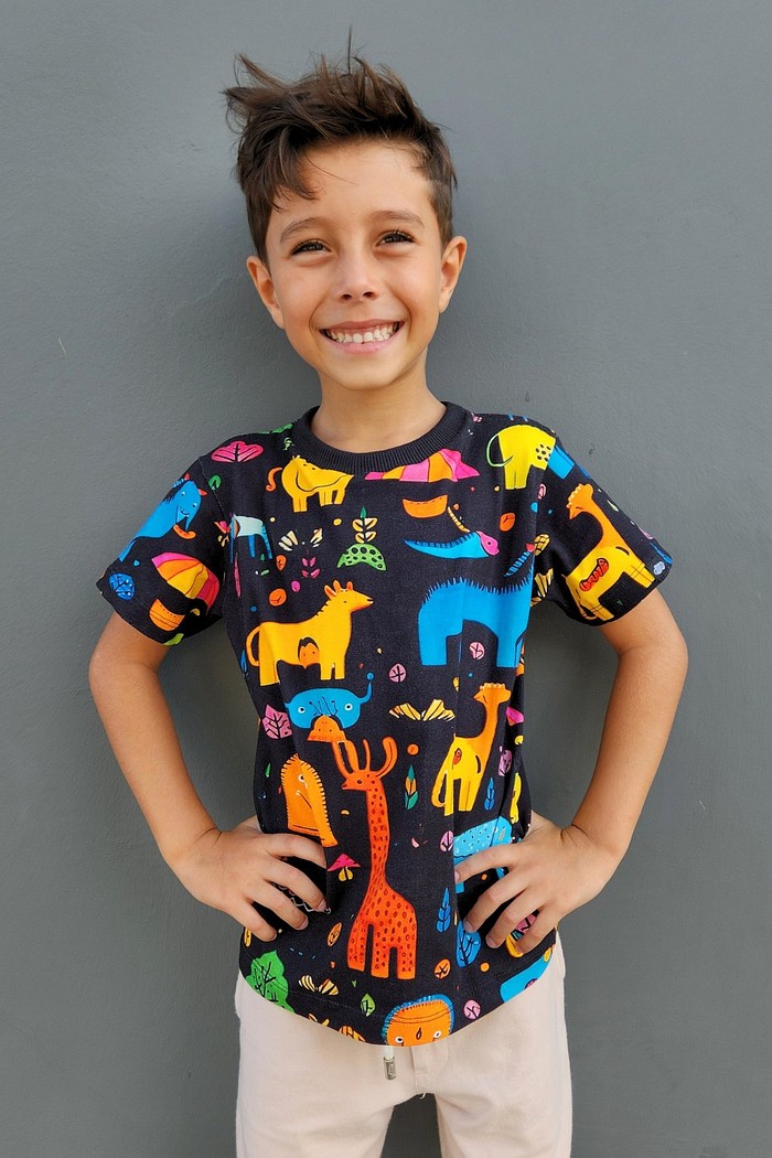 Camiseta Infantil MC Preta Animais Abstratos