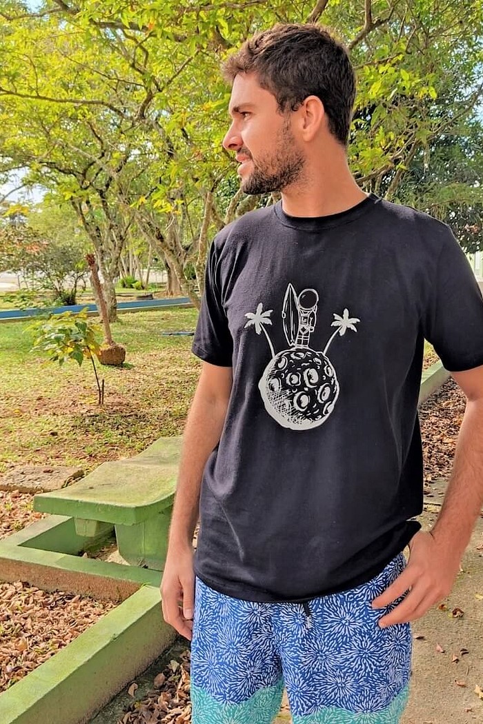 Camiseta Adulto Manga Curta Preto Astro