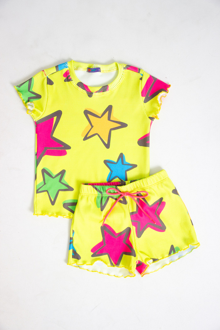 CONJUNTO MENINA BLUSA E SHORTS ESTRELAS