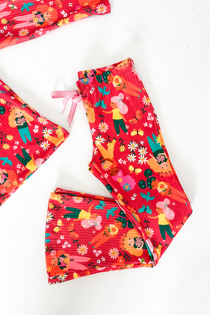 CONJUNTO CALÇA FLARE E BLUSA BONECAS