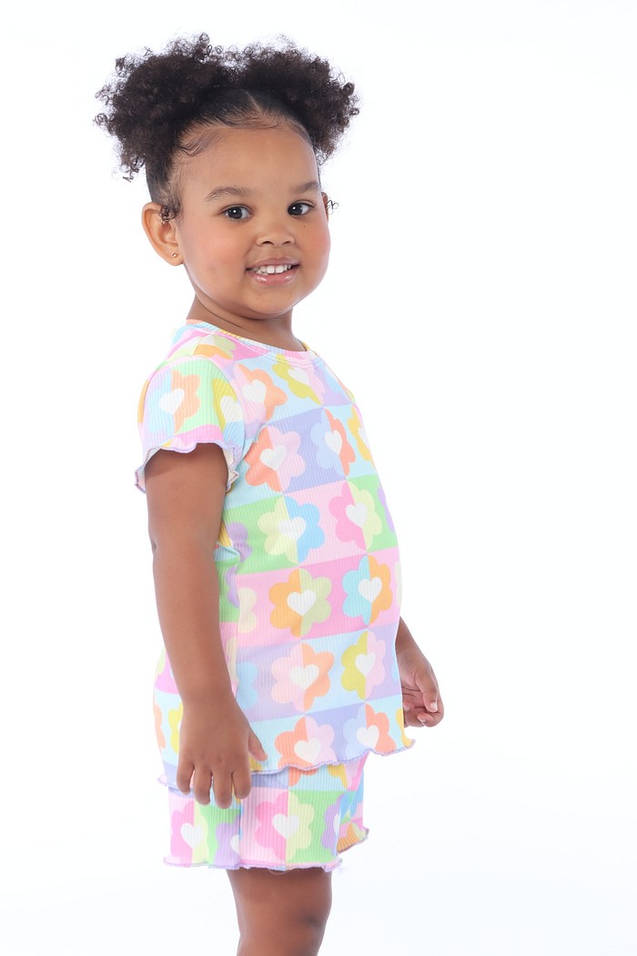 CONJUNTO MENINA BLUSA E SHORTS CORAÇÕES