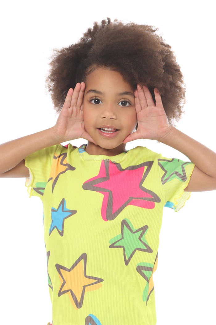 CONJUNTO MENINA BLUSA E SHORTS ESTRELAS