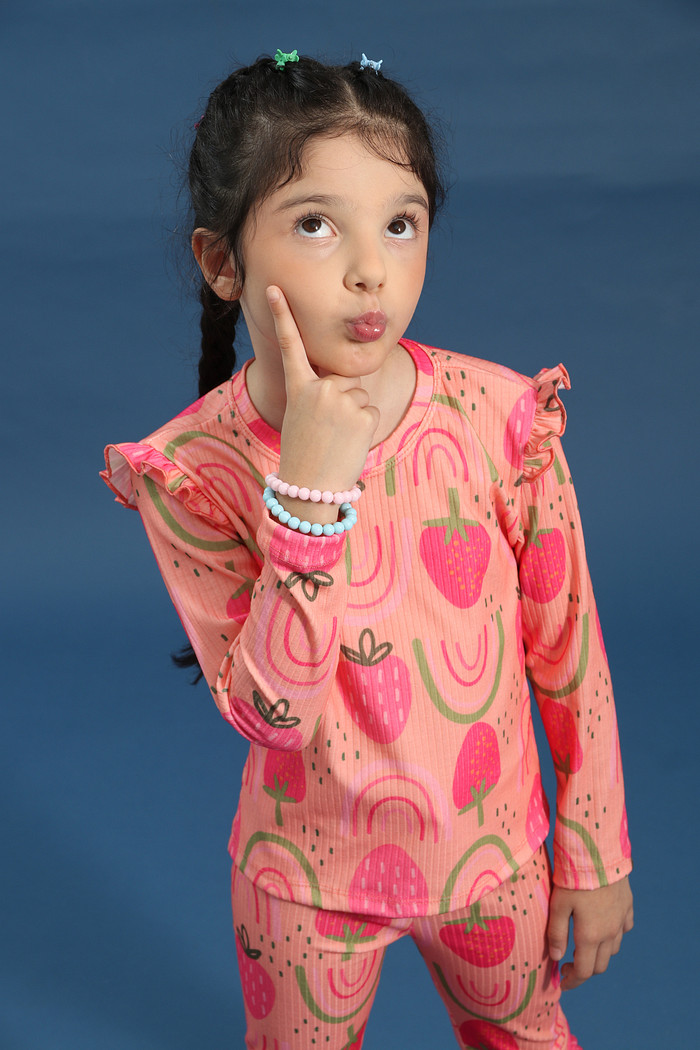 CONJUNTO CALÇA E BLUSA MORANGOS