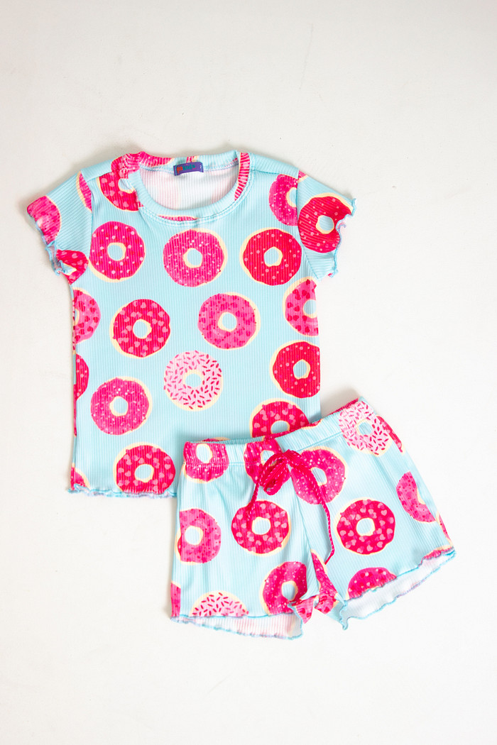 CONJUNTO MENINA BLUSA E SHORTS DONUTS