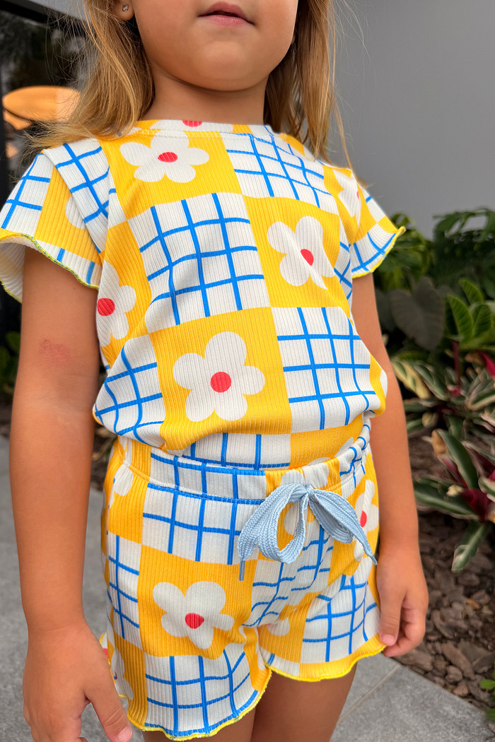 CONJUNTO MENINA BLUSA E SHORTS XADREZ FLORAL