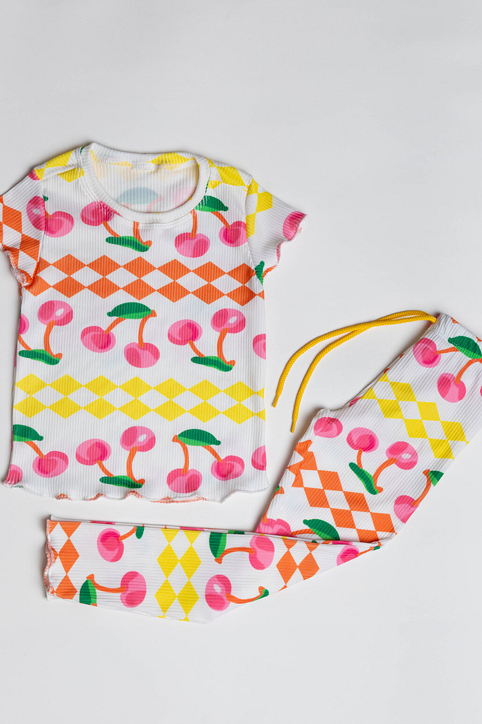 CONJUNTO MENINA BLUSA E CALÇA CEREJAS