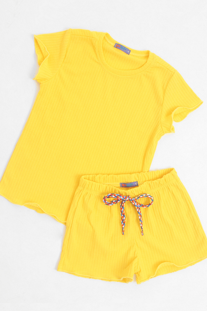 CONJUNTO MENINA BLUSA E SHORTS AMARELO