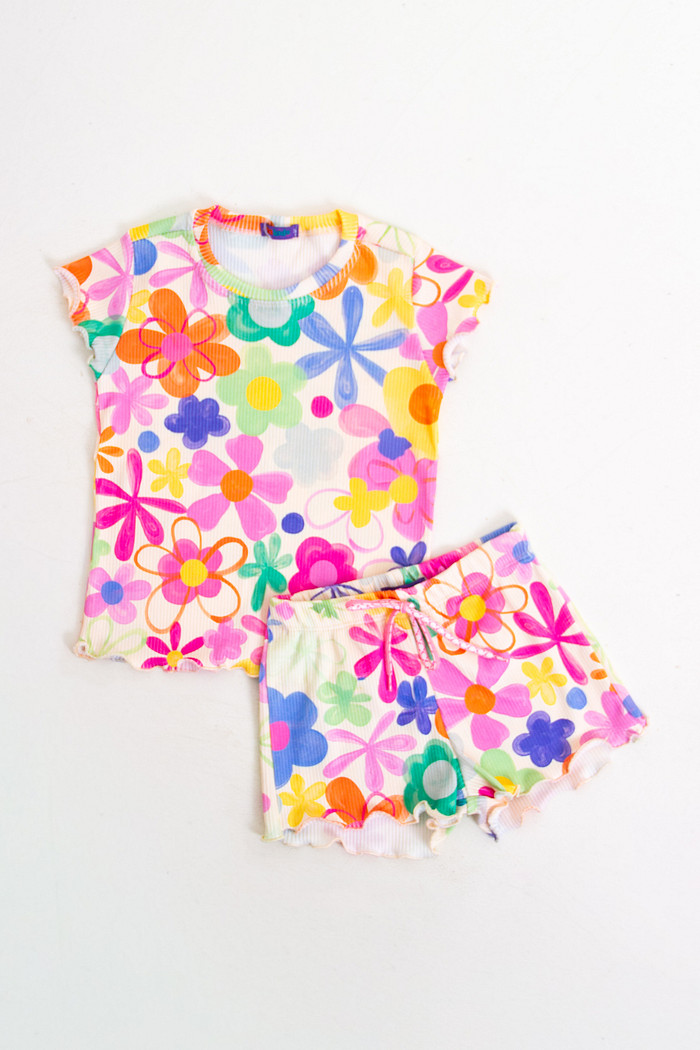 CONJUNTO MENINA BLUSA E SHORTS FLOR E COR