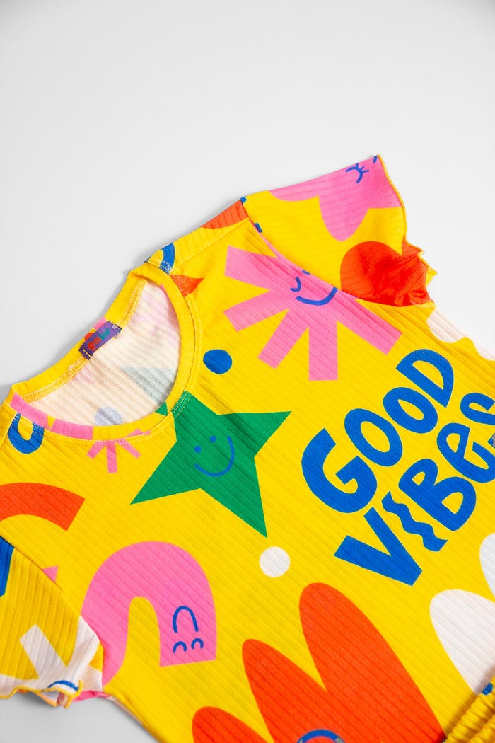 CONJUNTO MENINA BLUSA E SHORTS GOOD VIBES