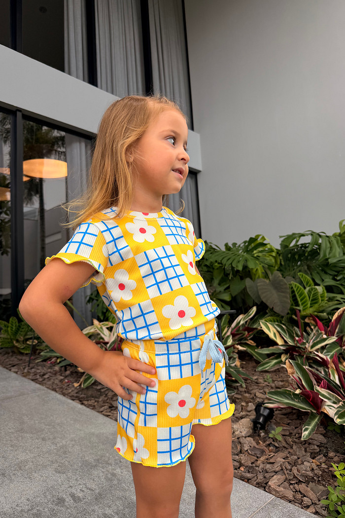 CONJUNTO MENINA BLUSA E SHORTS XADREZ FLORAL