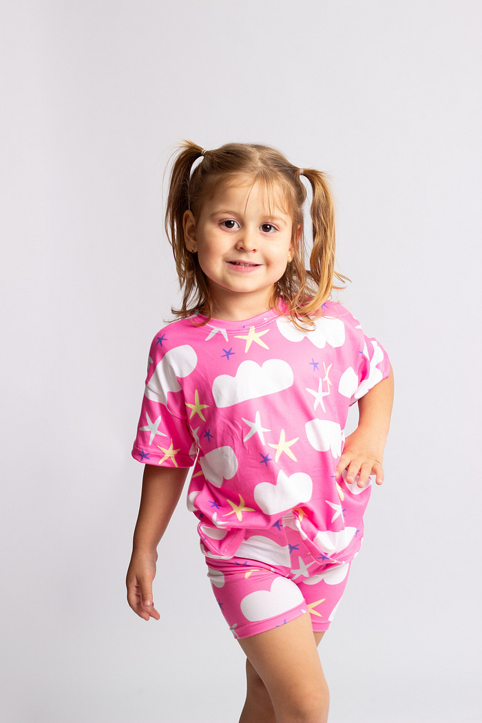 CONJUNTO MENINA CAMISETA E BIKER CÉU COR DE ROSA