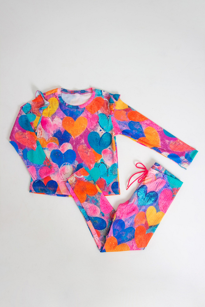 CONJUNTO CALÇA E BLUSA CORAÇÕES