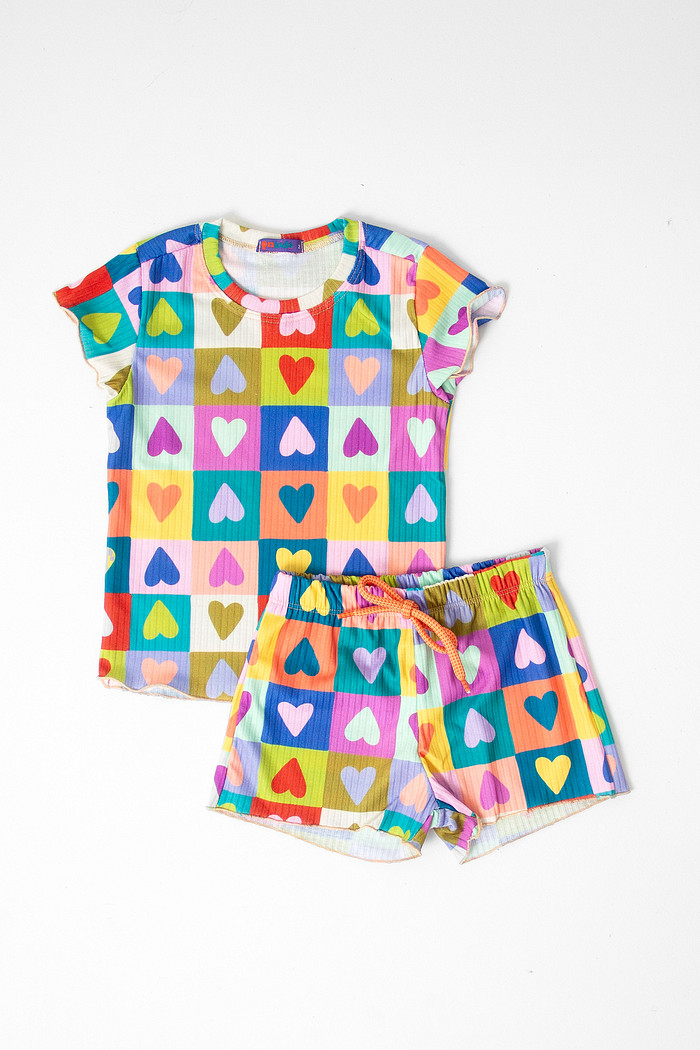 CONJUNTO MENINA BLUSA E SHORTS CORAÇÃOZINHO