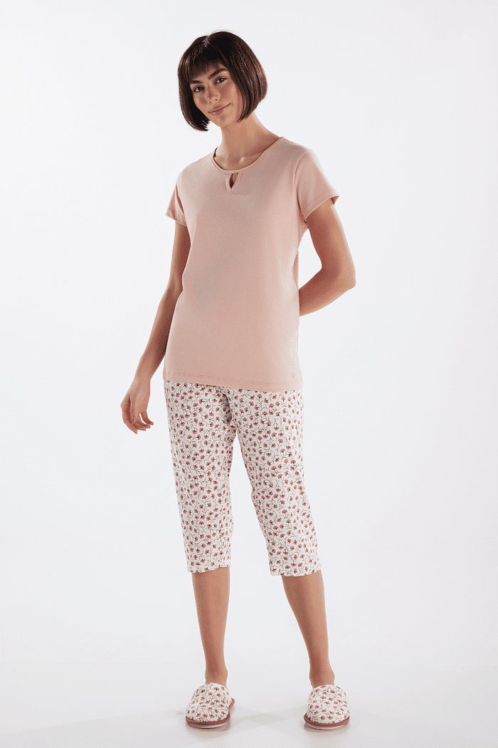 PIJAMA MEIA MANGA EM MEIA MALHA COM CAPRI EM MALHA ROTATIVA FEMININO