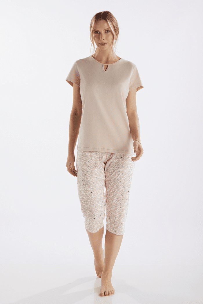 PIJAMA MEIA MANGA EM MEIA MALHA COM CAPRI EM MALHA ROTATIVA FEMININO