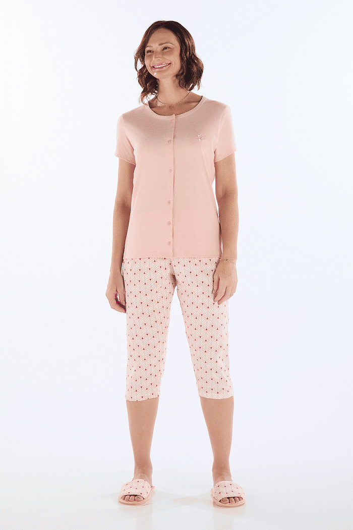 PIJAMA MEIA MANGA ABERTURA FRONTAL EM MEIA MALHA COM CAPRI EM MALHA ROTATIVA FEMININO