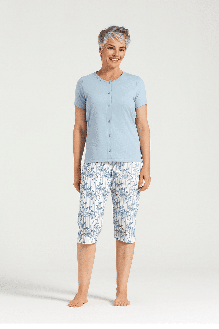 PIJAMA MEIA MANGA ABERTURA FRONTAL EM MEIA MALHA COM CAPRI EM MALHA ROTATIVA FEMININO 