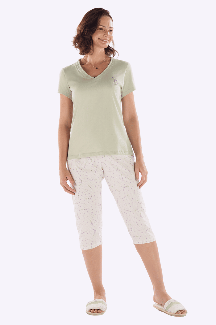 PIJAMA MEIA MANGA EM MEIA MALHA COM CAPRI EM MALHA ROTATIVA FEMININO 