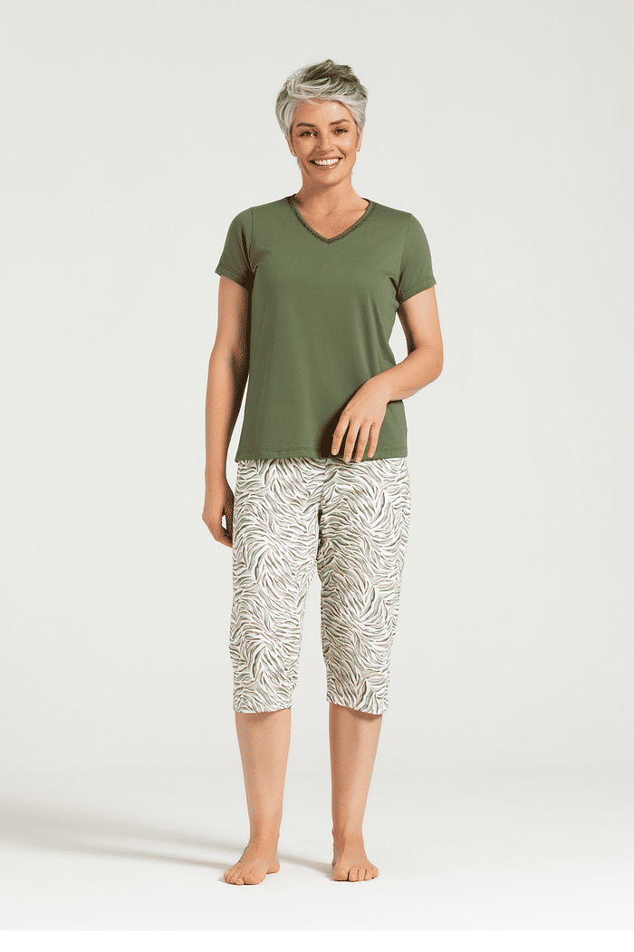 PIJAMA MEIA MANGA EM MEIA MALHA COM CAPRI EM MALHA ROTATIVA FEMININO 