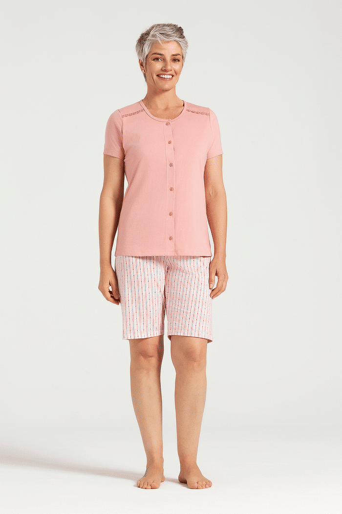 PIJAMA MEIA MANGA ABERTURA FRONTAL EM MEIA MALHA COM BERMUDA EM MALHA ROTATIVA FEMININO 