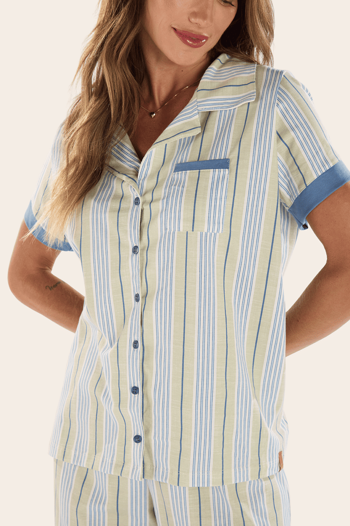 PIJAMA MEIA MANGA ABERTURA FRONTAL COM SHORTS EM MALHA ROTATIVA FEMININO 