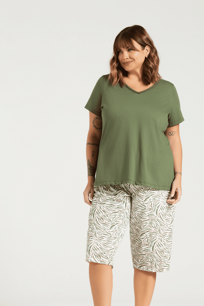 PIJAMA MEIA MANGA EM MEIA MALHA COM CAPRI EM MALHA ROTATIVA FEMININO 