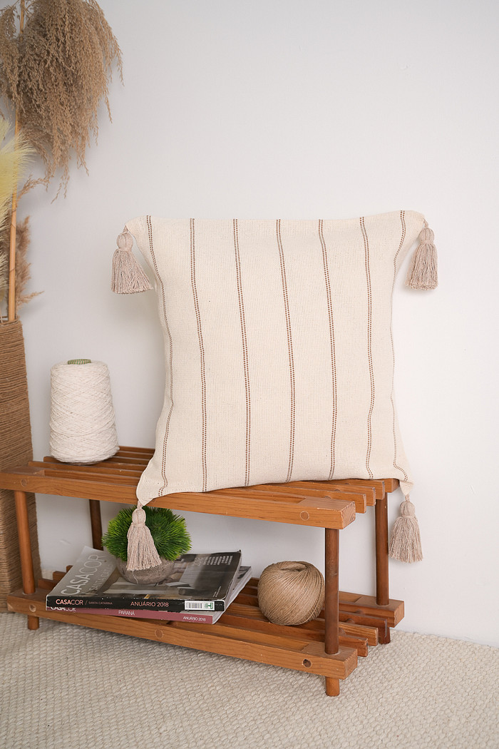 Capa de Almofada Adele Fendi com Pompom