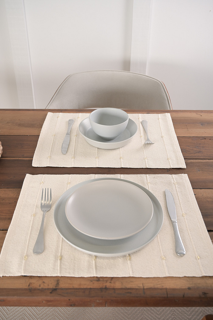 Jogo Americano Artesanal de 2 Peças 32cm x 45cm Jamal Cru e Dourado