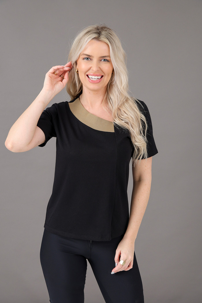 Blusa Feminina Gola Assimétrica em Ribana Preto