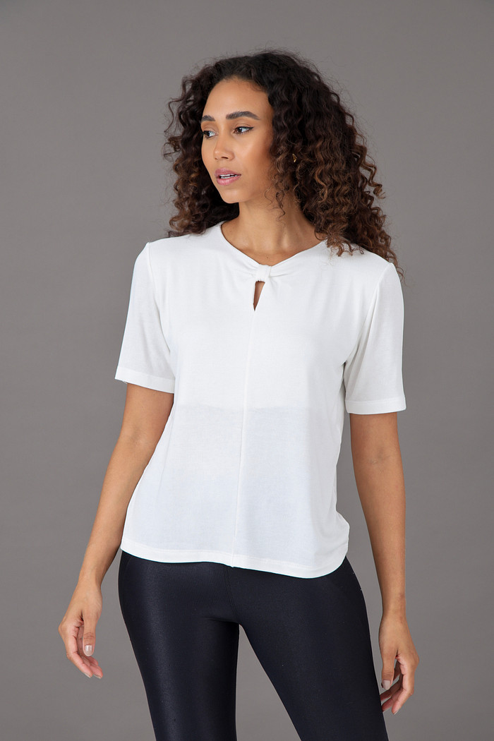 Blusa Feminina Decote Com Presilha Off White