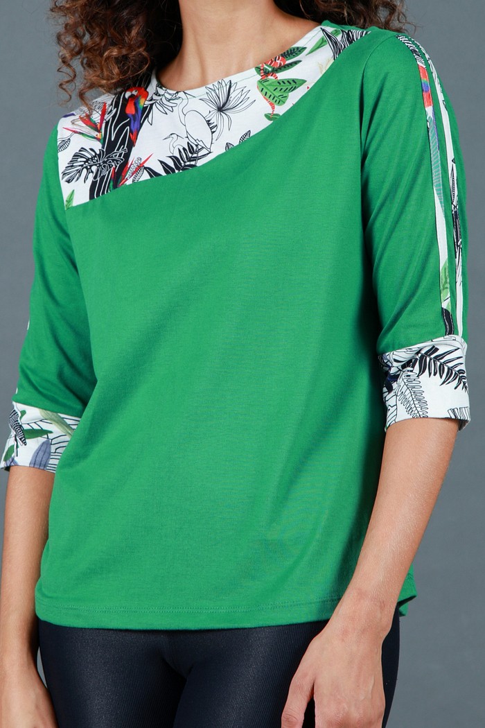 Blusa Feminina Manga 3/4 Verde Bandeira Com Estampa Gola e Punhos