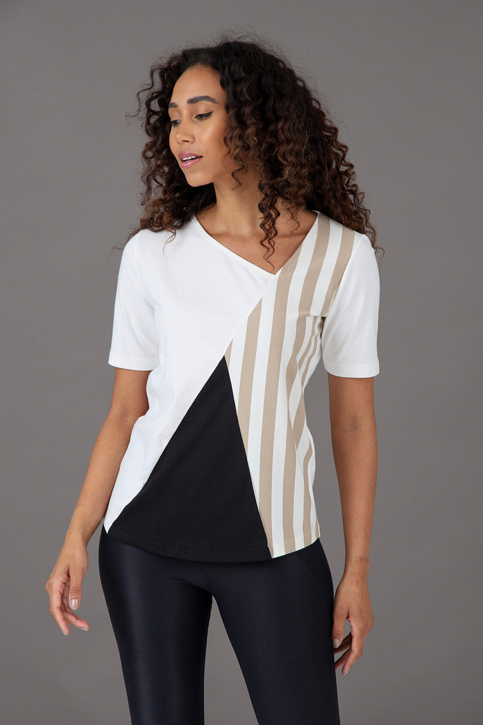 Blusa Feminina Manga Curta Recortes