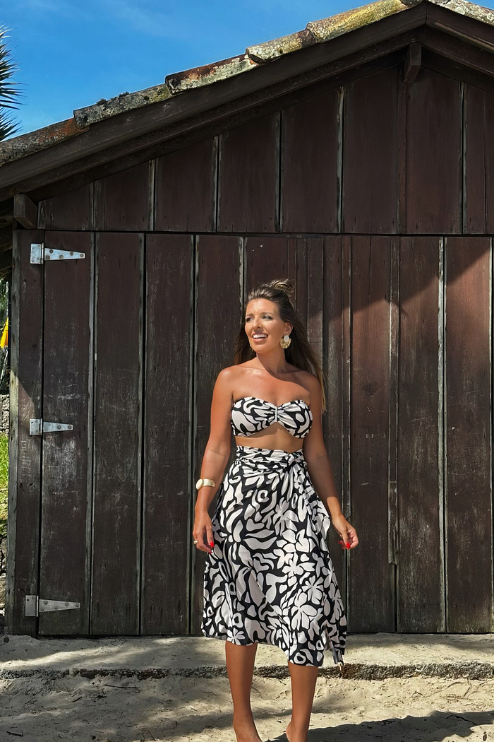 conjunto saída 1001 formas  floral preto e off