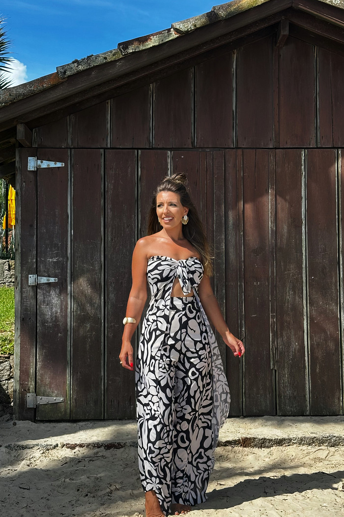 Conjunto calça macacão  floral preto e off