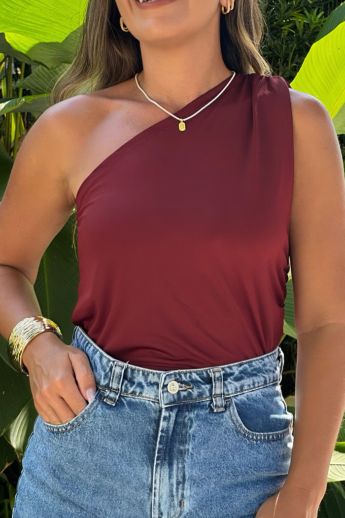 Blusa Ombro Único bordô