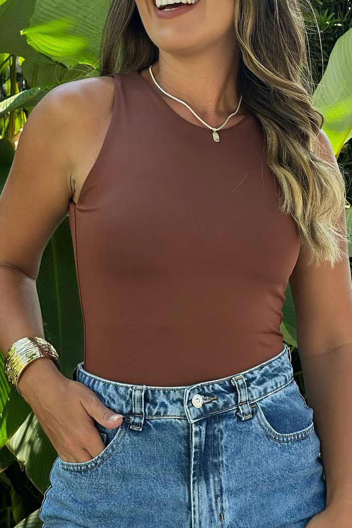 Blusa regatinha marrom