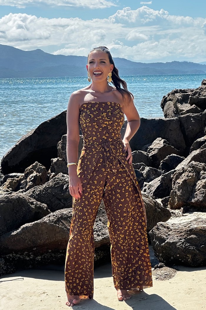 Calça macacão onça marrom