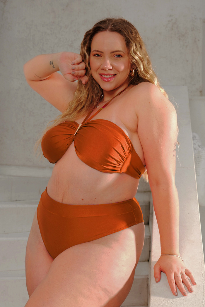 Biquíni tomara que caia ferrugem