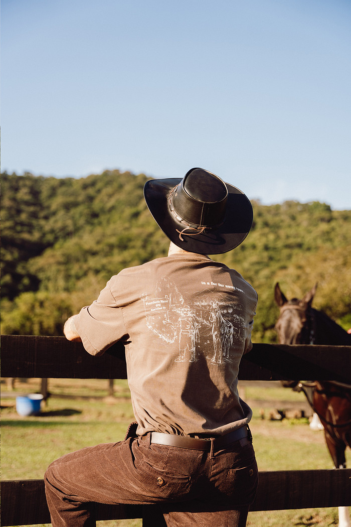 CAMISETA OVERSIZED SHERIFF FERRUGEM
