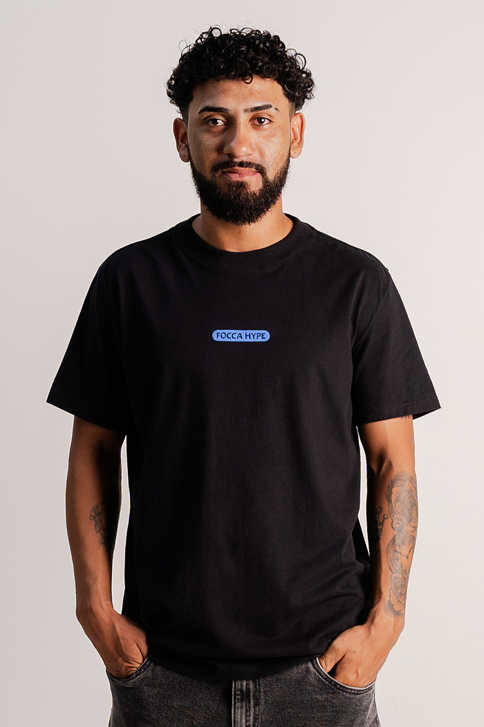 CAMISETA MINIMALISTA ALTO RELEVO PRETA