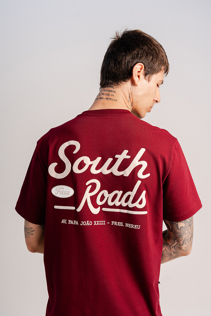CAMISETA REGULAR SOUTH ROADS BORDÔ