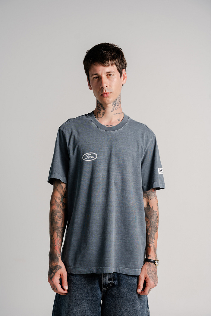 CAMISETA REGULAR ESTONADA FOCCA COMPANY | CINZA