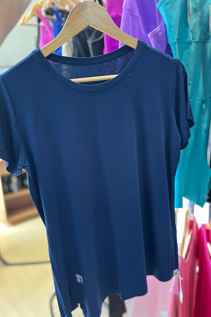 blusa assimétrica azul marinho